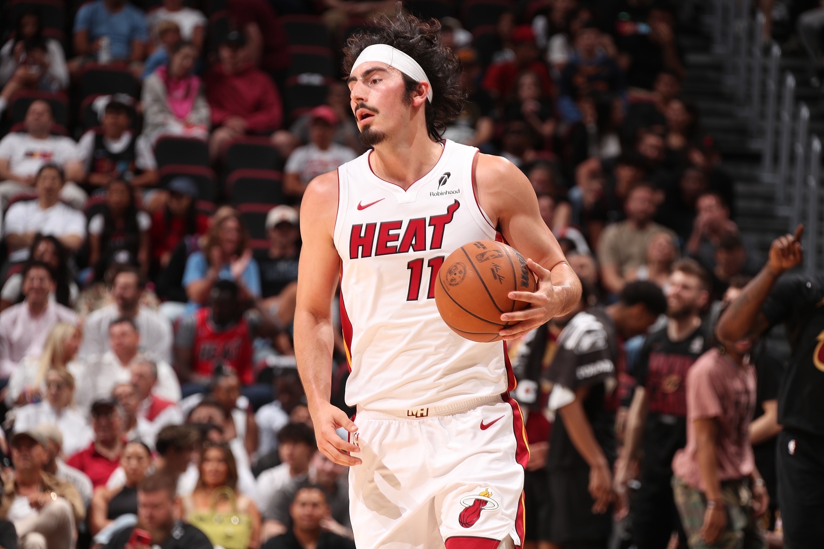 美媒设想三方交易:湖人得维金斯辅佐詹东 八村塁&克内克特赴热火