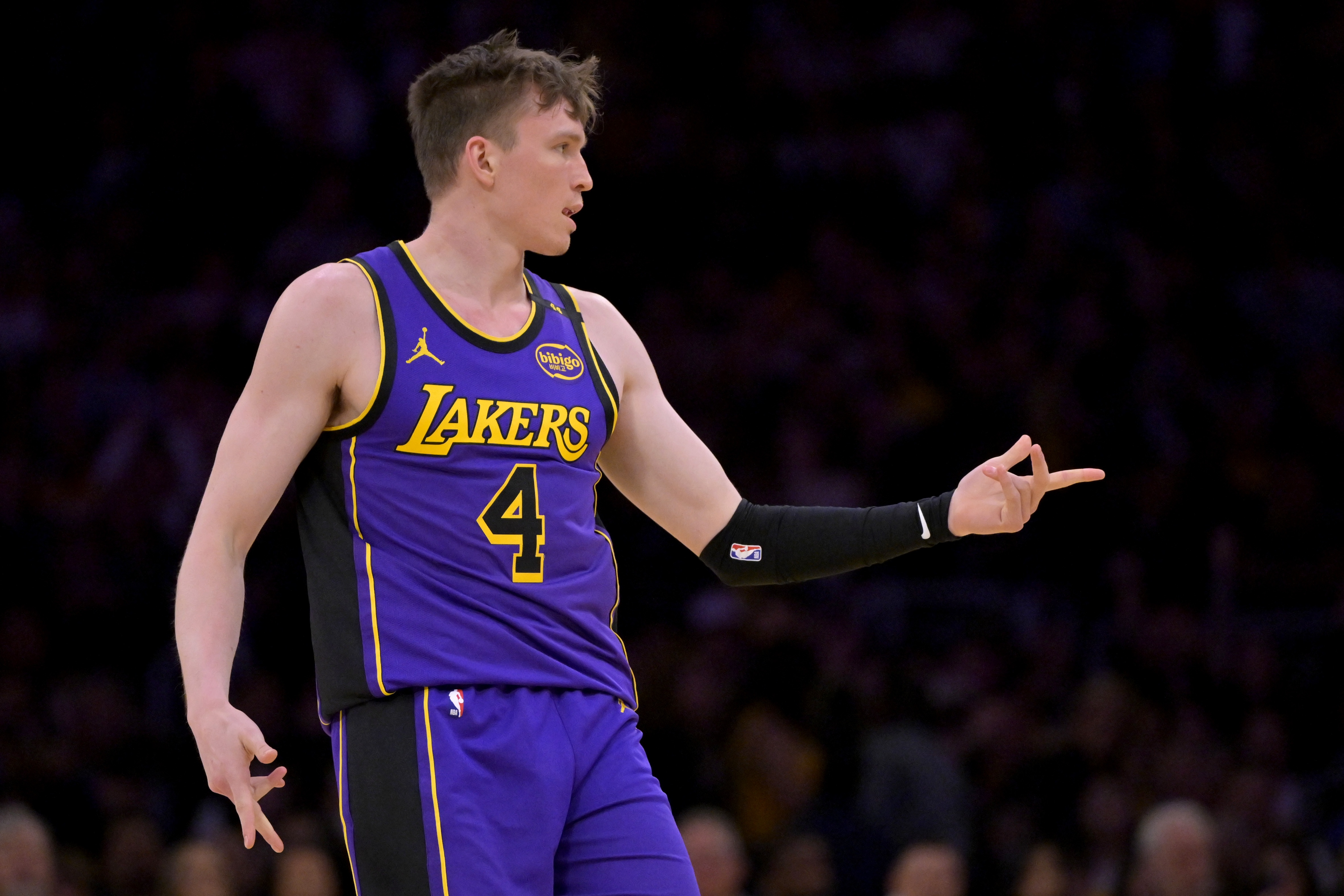 美媒设想三方交易:湖人得维金斯辅佐詹东 八村塁&克内克特赴热火