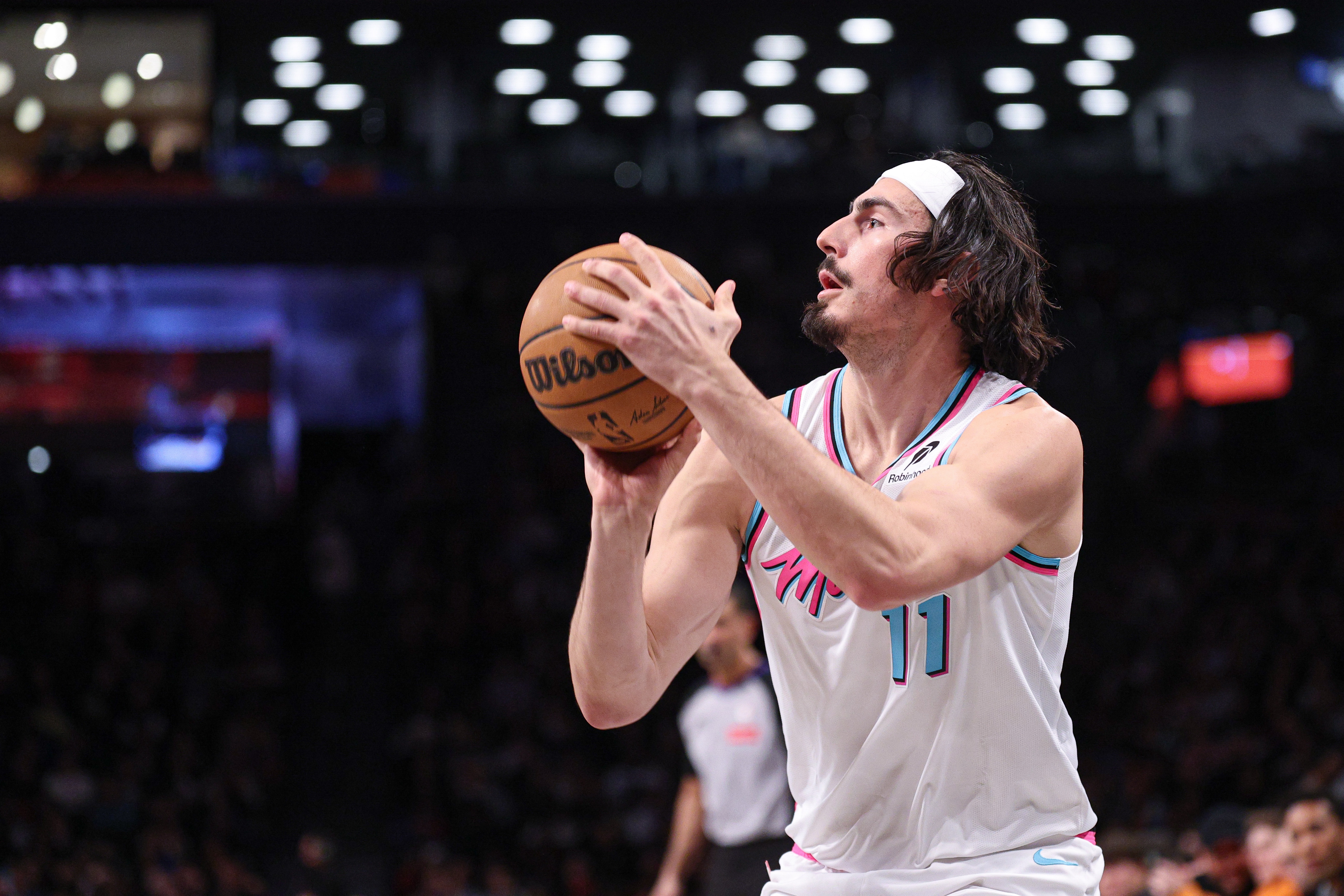 美媒设想三方交易:湖人得维金斯辅佐詹东 八村塁&克内克特赴热火