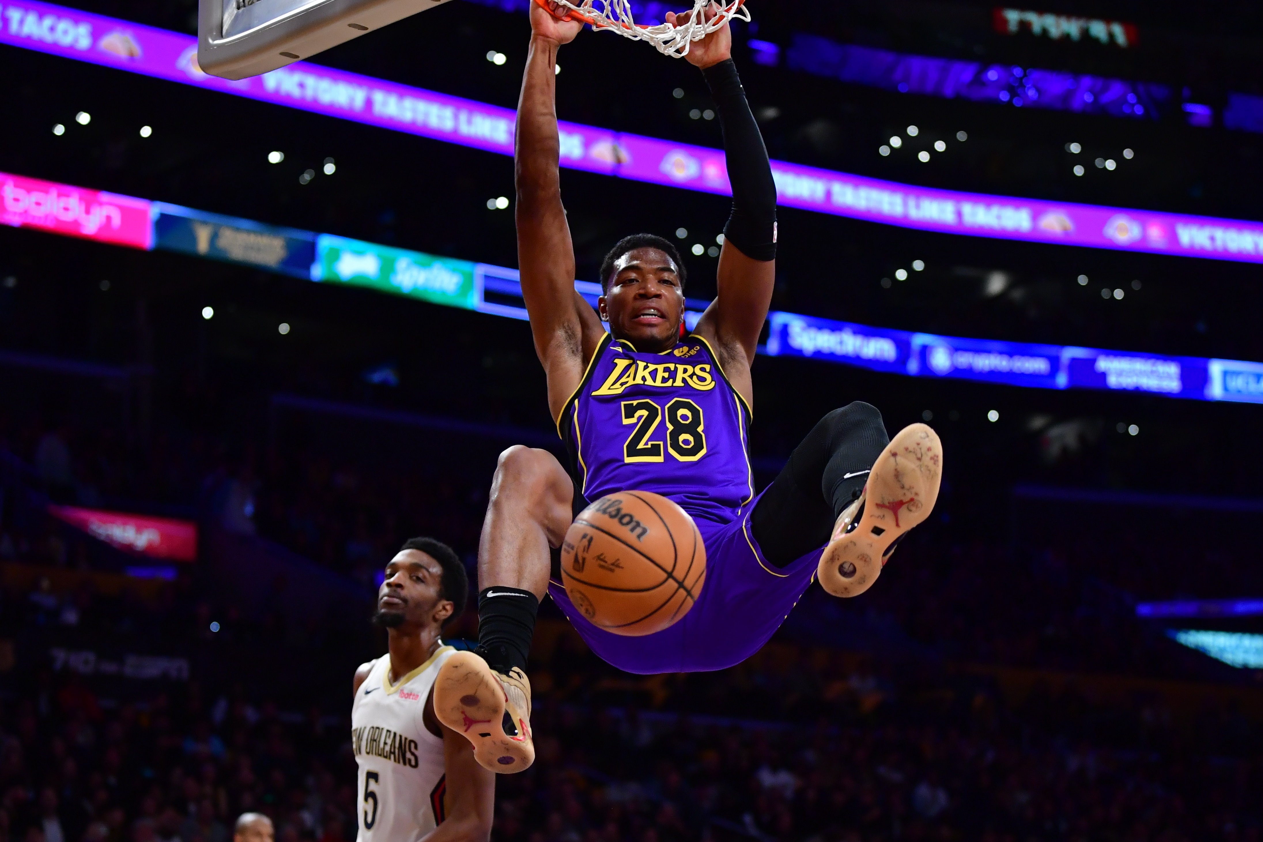 美媒设想三方交易:湖人得维金斯辅佐詹东 八村塁&克内克特赴热火