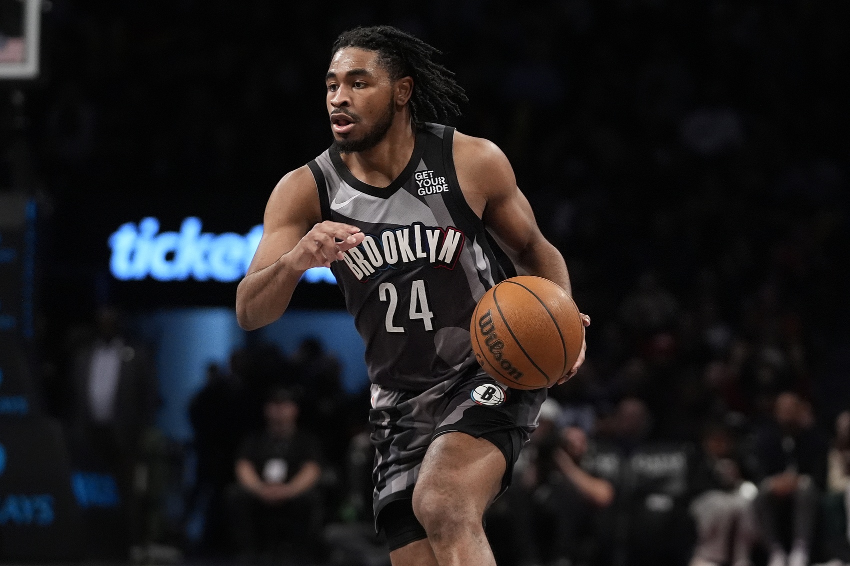 美媒设想三方交易:湖人得维金斯辅佐詹东 八村塁&克内克特赴热火