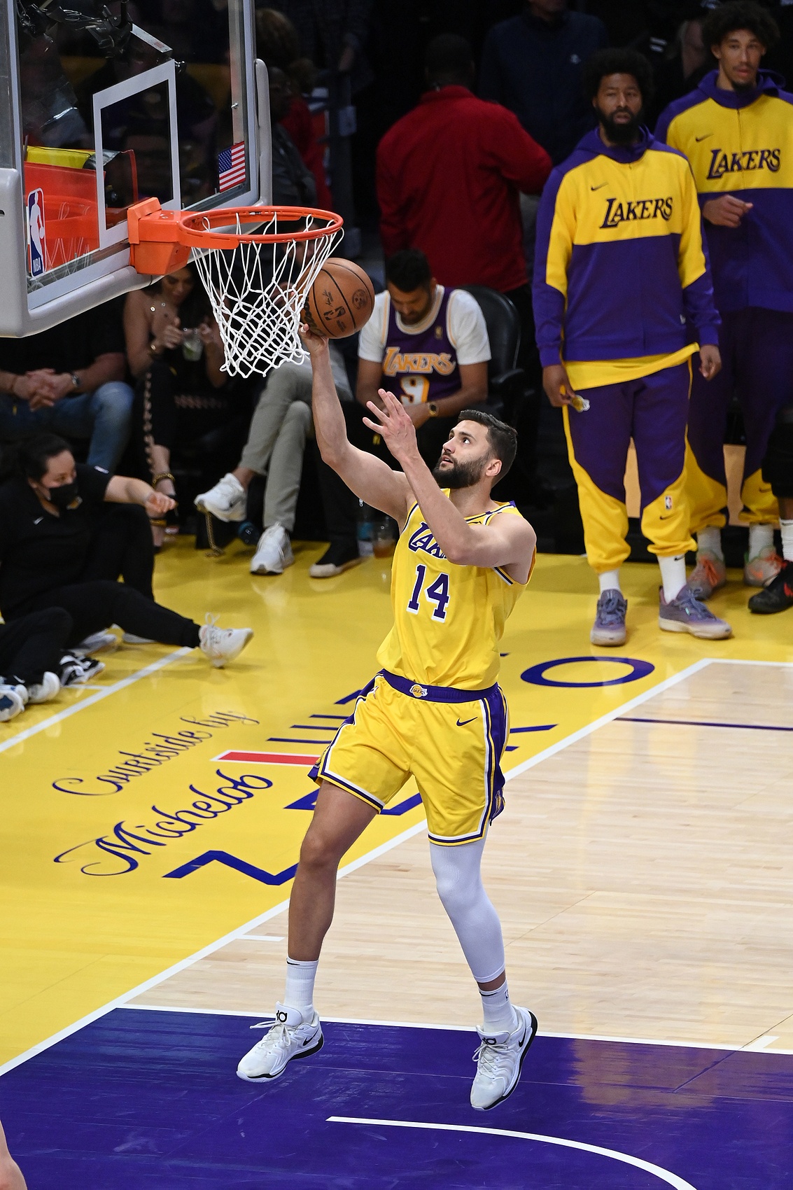 美媒设想三方交易:湖人得维金斯辅佐詹东 八村塁&克内克特赴热火