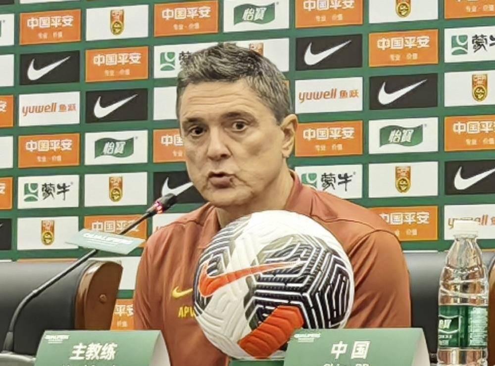 安东尼奥：中场休息给球员施加信心；王钰栋没首发是有点小伤