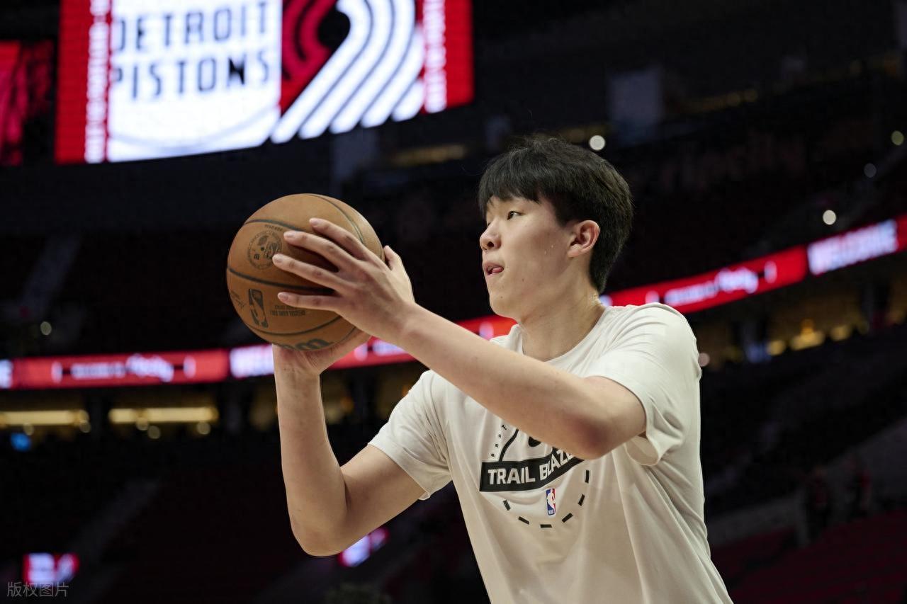 博鱼官方入口-开拓者VS勇士，杨瀚森NBA再战库里格林有望登场，目标8+4+2