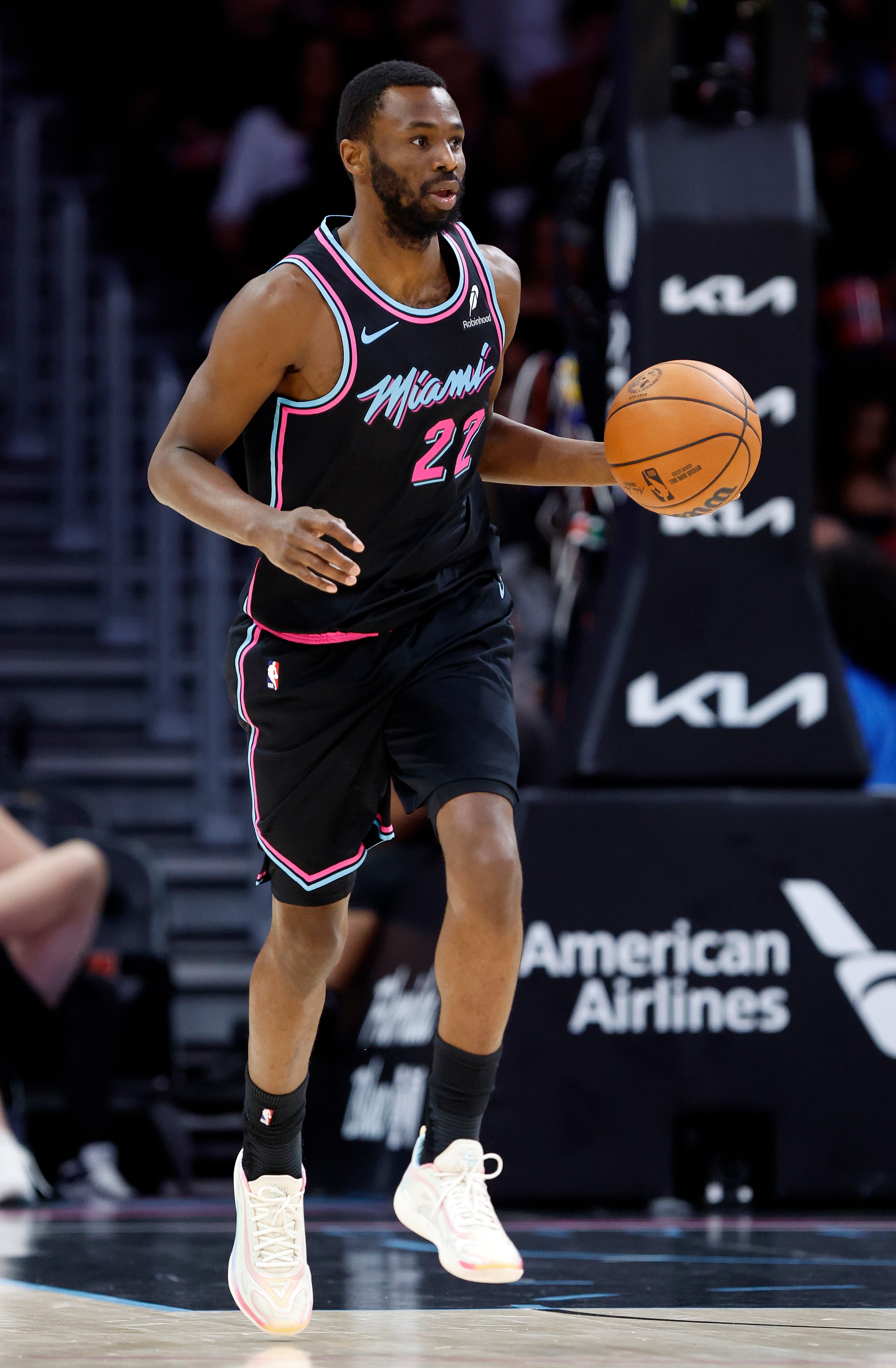 博鱼中国官网-科尔：维金斯拥有安静善良的灵魂 他是一位伟大的父亲更是个好人