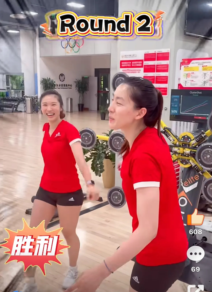 博鱼电竞-王梦洁刁琳宇训练PK火了：女排老将，从来不止是传奇|排球|中国女排|自由人|精神|赛场_新浪新闻